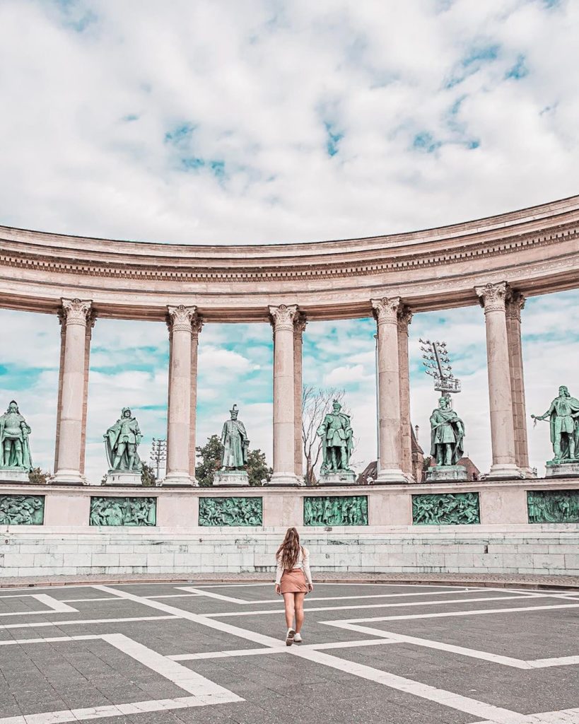 Heroes Square -NoJetLags