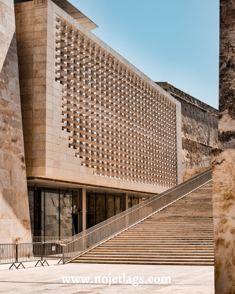 Valletta City Gate1 - NoJetlags