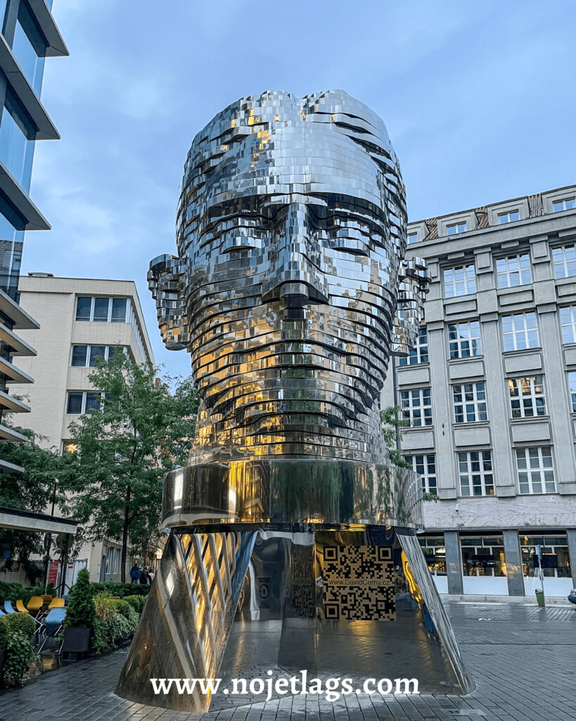 FRANZ KAFKA STATUE - NOJETLAGS